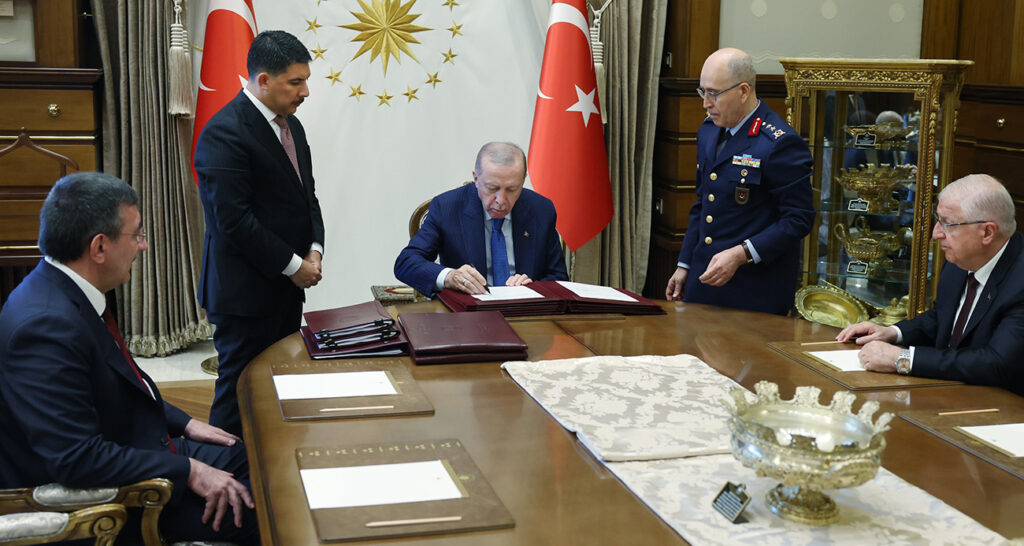 Cumhurbaşkanı Erdoğan YAŞ kararlarını imzaladı