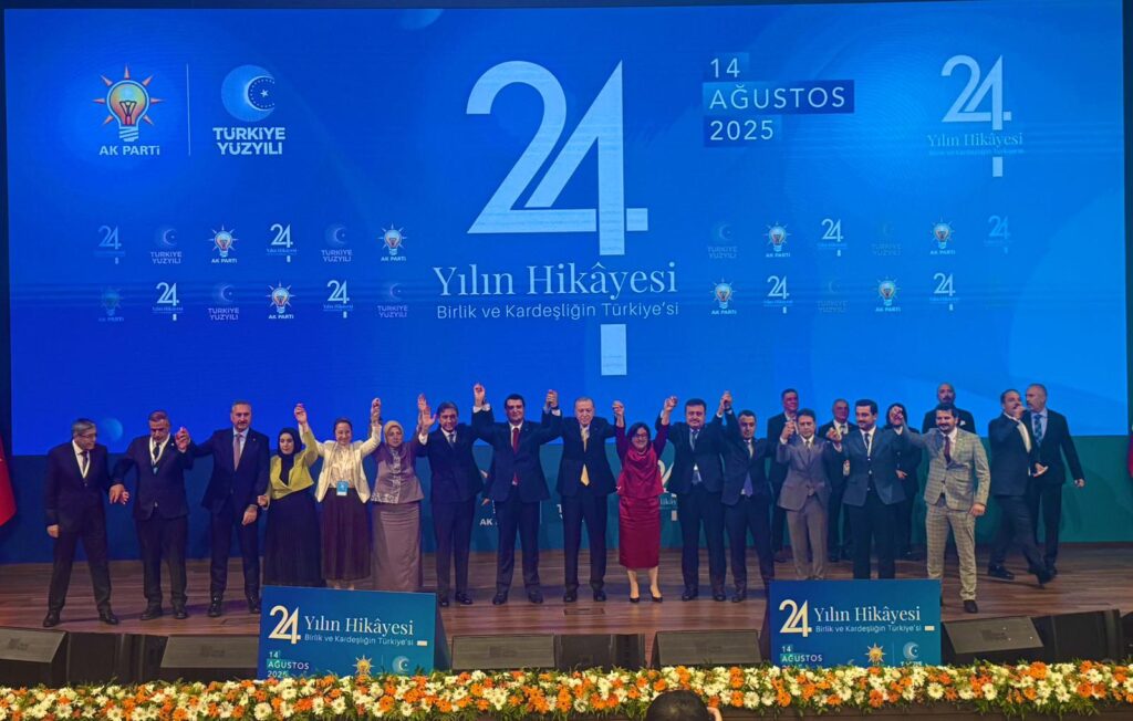 ŞEHİTKAMİL BELEDİYE BAŞKANI UMUT YILMAZ AK PARTİ’YE KATILDI