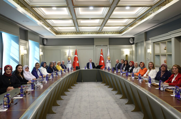 Cumhurbaşkanı Erdoğan, AK Partili kadın belediye başkanları ile bir araya geldi