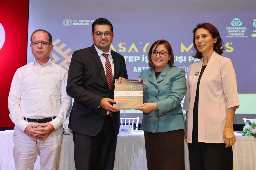 GASTROANTEP KAPSAMINDA ANTEP İŞİ’NİN DÜNÜ, BUGÜNÜ VE YARINI” KONULU PANEL DÜZENLENDİ