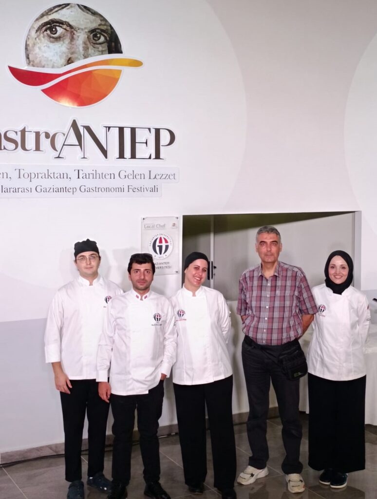GAÜN ÖĞRENCİLERİ, GASTROANTEP LOCAL CHEF YARIŞMASI’NDA İKİNCİLİK KAZANDI