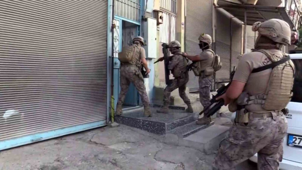Gaziantep’te aranan şahıslara şafak operasyonu: 10 gözaltı