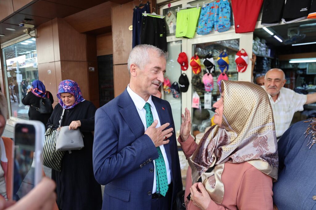 BAŞKAN TAHMAZOĞLU ÇARŞI ESNAFI VE VATANDAŞLARLA BULUŞTU