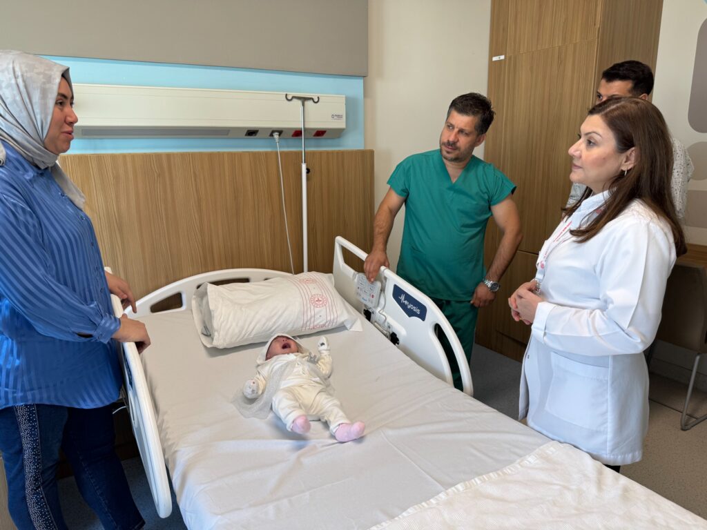 Doğuştan Göğüs Kemiği Bulunmayan Bebek Gaziantep Şehir Hastanesi’nde Sağlığına Kavuştu