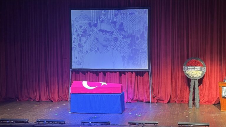 Oyuncu Arif Erkin Güzelbeyoğlu son yolculuğuna uğurlandı