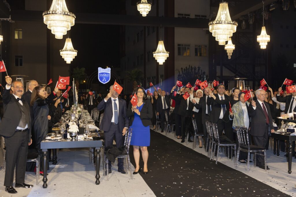 SANKO OKULLARI 25 YAŞINDA