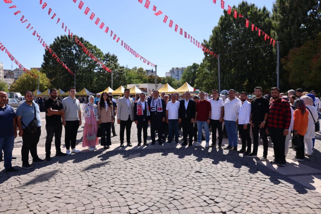 GAZİANTEP’TE “GAZZE İÇİN SESSİZ ÇIĞLIK” MEYDANLARDA YANKILANDI