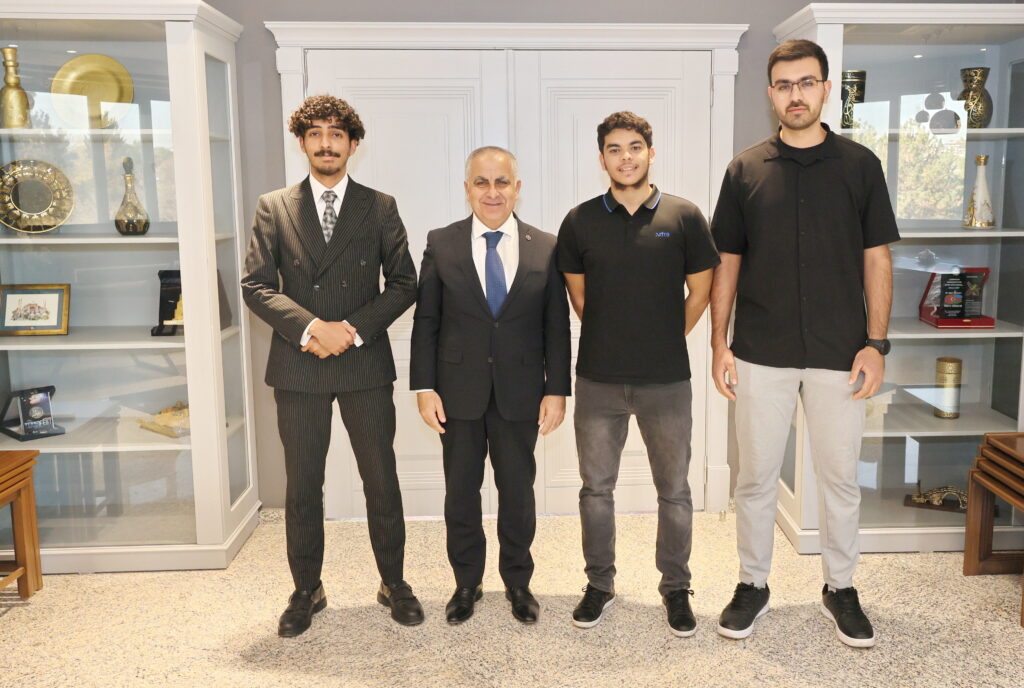 GAÜN REKTÖRÜ DOĞAN, CEZAYİRLİ ÖĞRENCİLERİ REKTÖRLÜK MAKAMINDA KABUL ETTİ