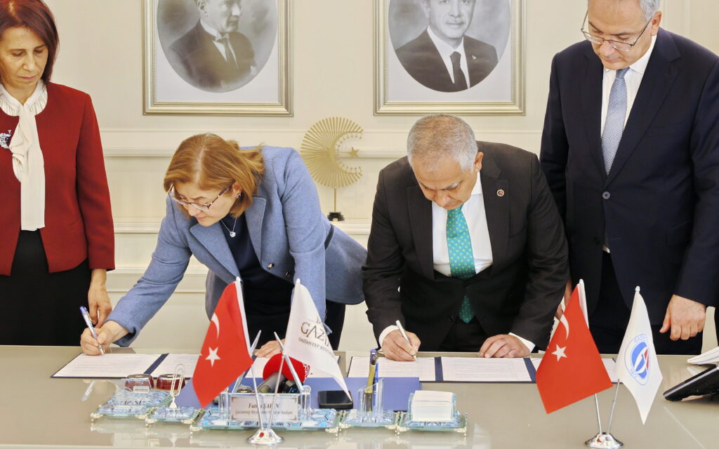 GAÜN İLE GAZİANTEP BÜYÜKŞEHİR BELEDİYESİ ARASINDA İŞ BİRLİĞİ PROTOKOLÜ İMZALANDI