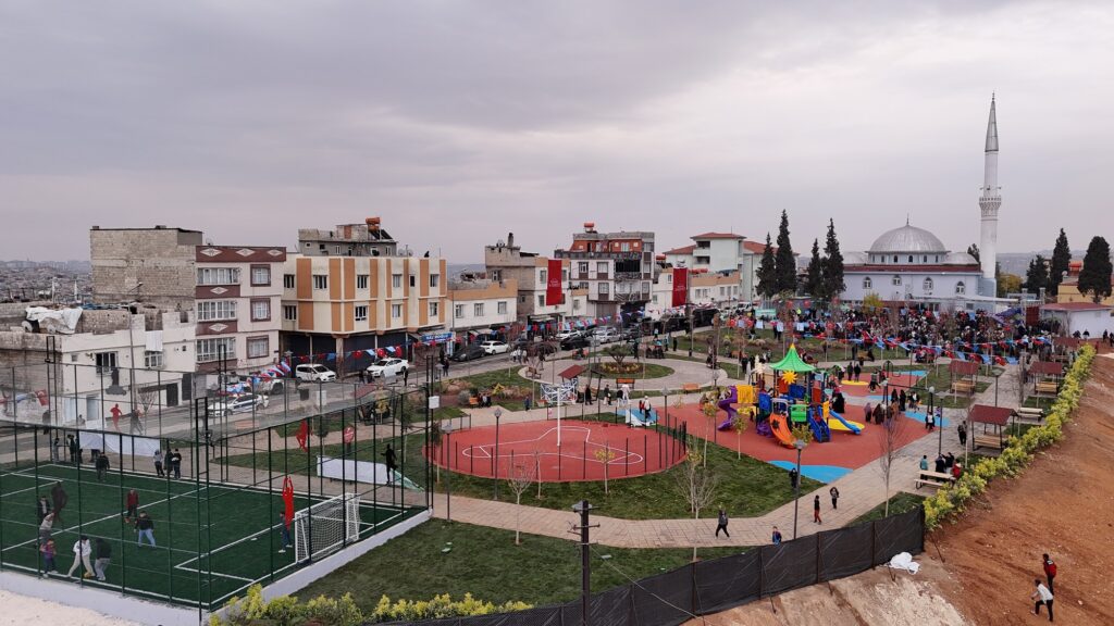GAZİANTEP BÜYÜKŞEHİR TARAFINDAN YAPILAN MİTHAT PAŞA PARKI AÇILDI