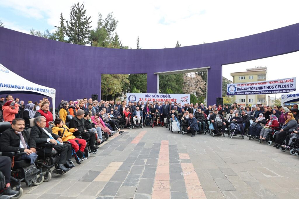 ŞAHİNBEY BELEDİYESİ’NDEN 4.581 ENGELLİ VATANDAŞA AKÜLÜ VE MANUEL TEKERLEKLİ SANDALYE