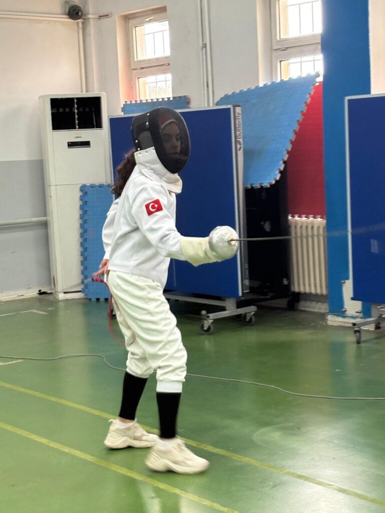 SANKO OKULLARI ESKRİMDE 17 MADALYA KAZANDI