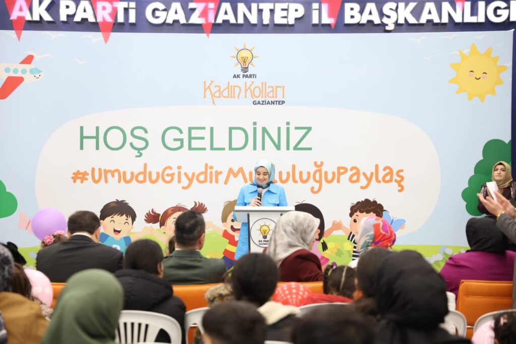 “Umudu Giydir, Mutluluğu Paylaş” Programı ile Minik Yüreklere Bayram Sevinci