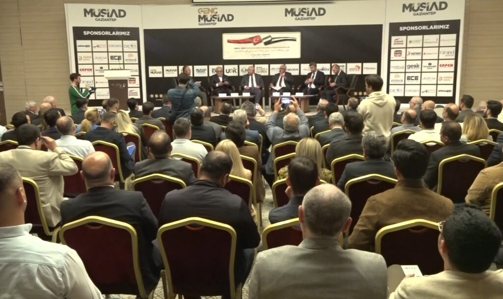 TÜRKİYE-SURİYE TİCARİ İLİŞKİLERİNİ GELİŞTİRMEK, YENİ DÖNEM İŞ BİRLİĞİ PERSPEKTİFLERİNİ BELİRLEMEK AMACIYLA ‘SURİYE BİLGİLENDİRME' PANELİ DÜZENLENDİ (SAİD VAKKAS YAĞCI/GAZİANTEP-İHA)